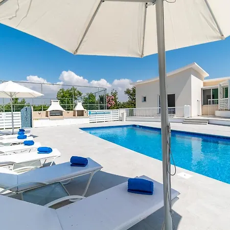 Amelia By Ezoria Vilă