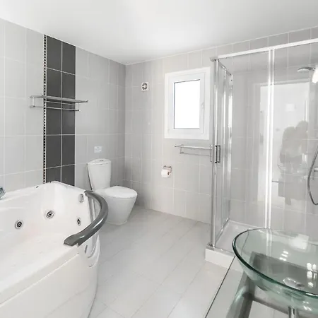 Villa Amelia By Ezoria Perivólia