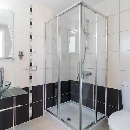 Amelia By Ezoria Perivolia