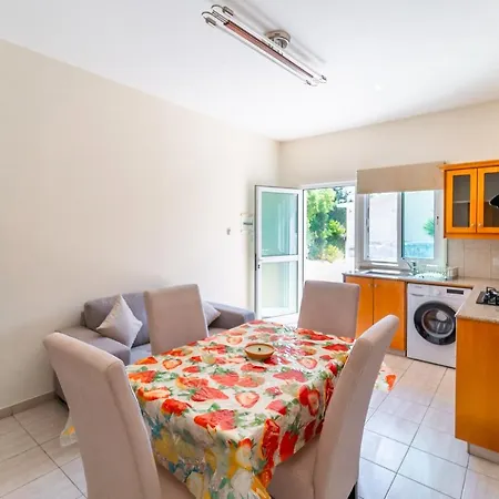 Vilă Amelia By Ezoria Perivolia