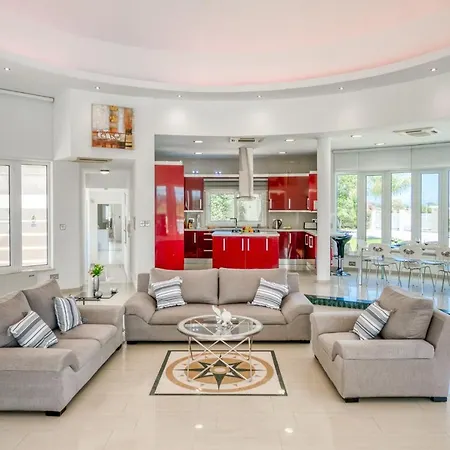 Vilă Amelia By Ezoria Perivolia