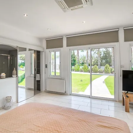 Amelia By Ezoria Vilă