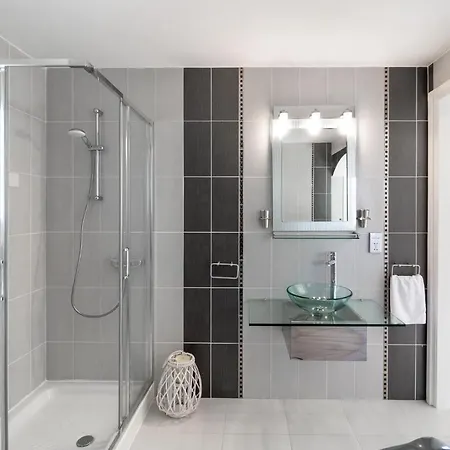 Amelia By Ezoria Villa