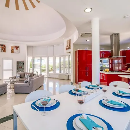 Villa Amelia By Ezoria Perivólia