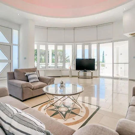 Villa Amelia By Ezoria