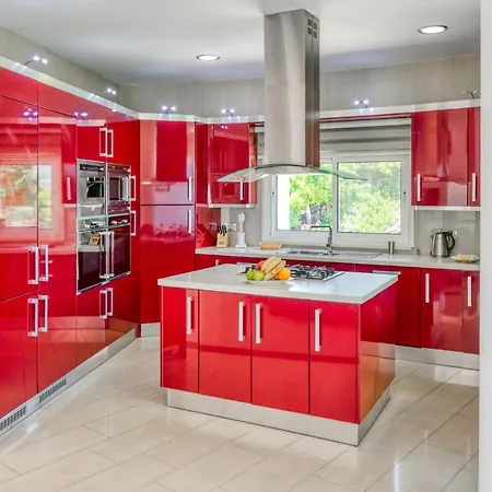 Amelia By Ezoria Perivólia