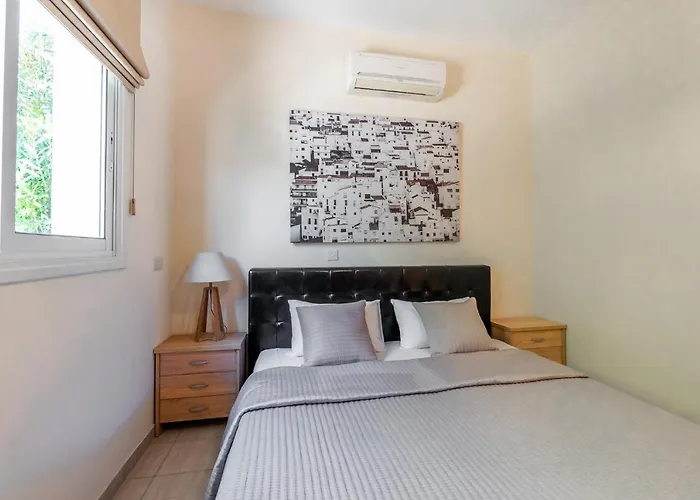 Amelia By Ezoria Vila Perivolia