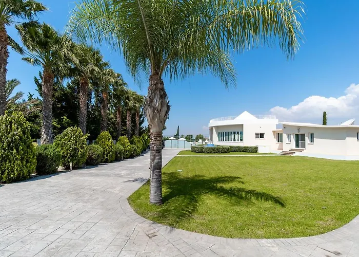 Amelia By Ezoria Vila Perivolia