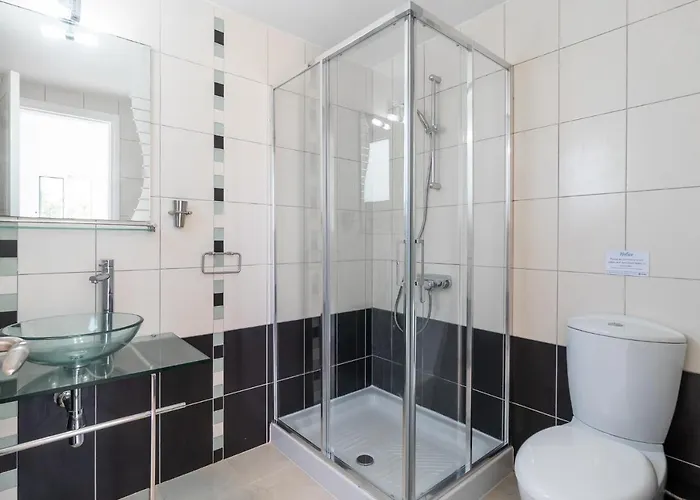 Amelia By Ezoria Perivolia