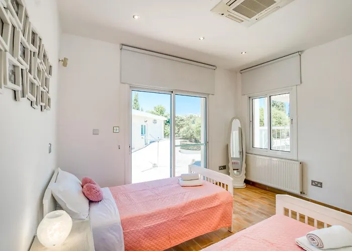 Amelia By Ezoria Vila Perivolia