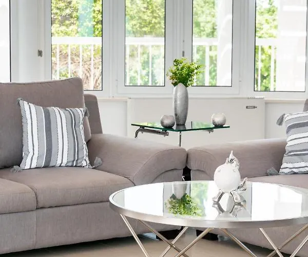 Amelia By Ezoria Vila