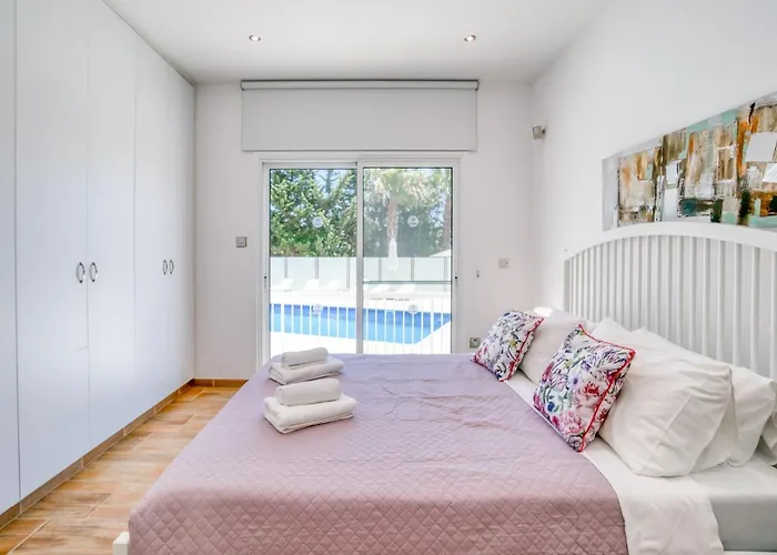 Amelia By Ezoria Βίλα