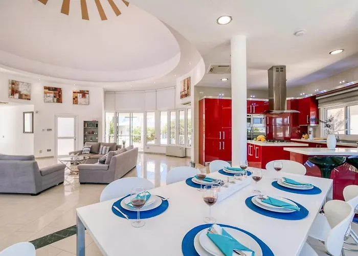 Villa Amelia By Ezoria Perivólia